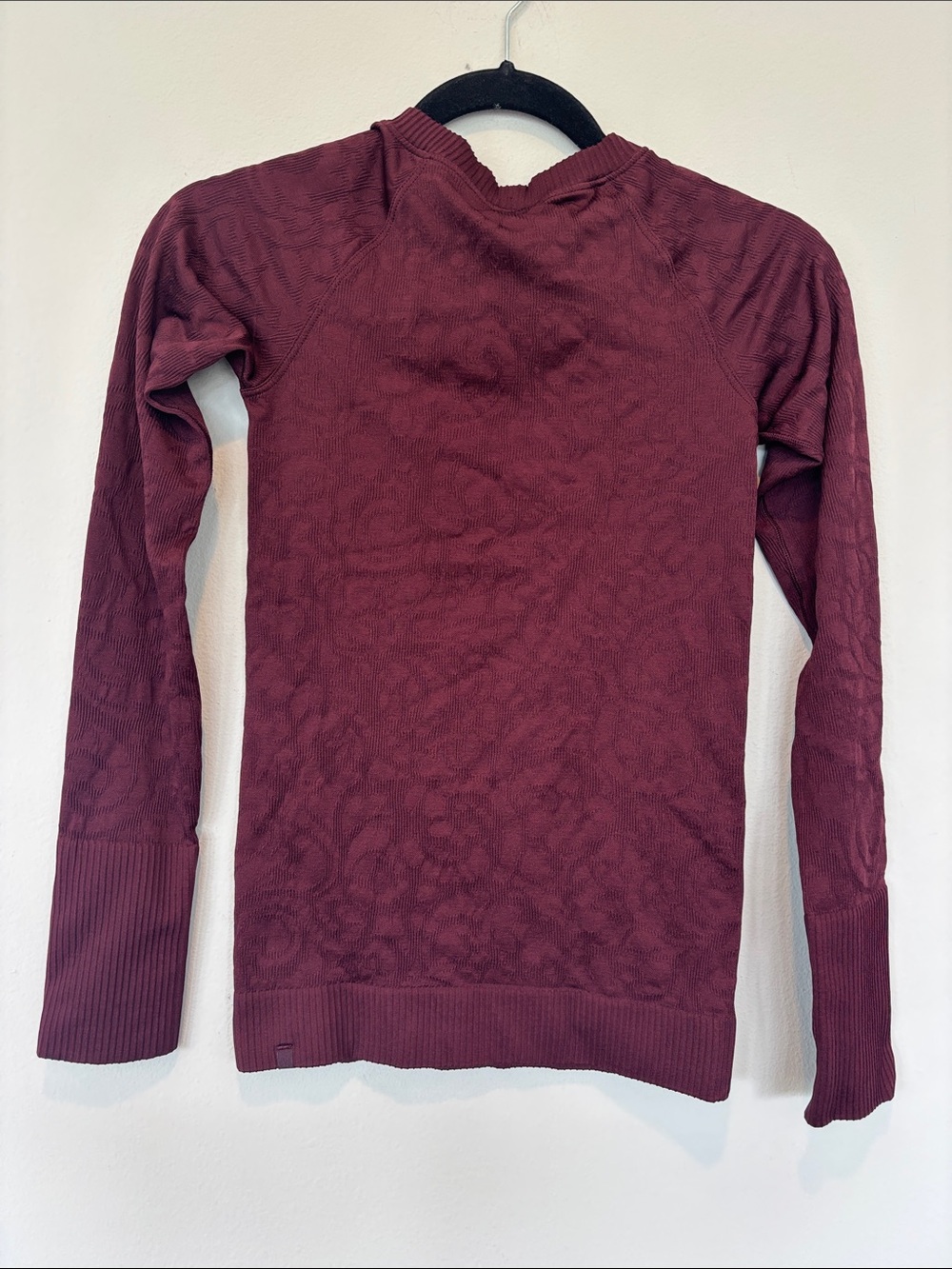 Lululemon women’s Long-Sleeve Crewneck Top in Burgundy - Size 2 - Picture 3 of 4